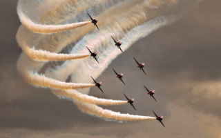 Planes flying formation smoke trailing - a group of planes free wallpaper
