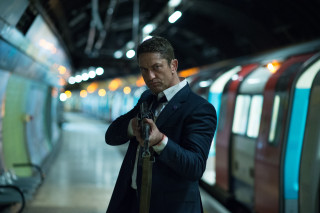 Man suit tie subway station - derek hill free wallpaper