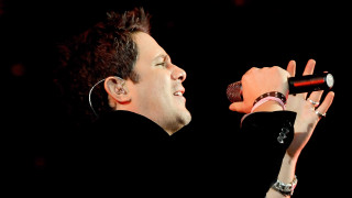 Man microphone ring finger hand - david lazar free wallpaper