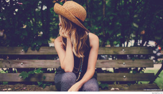 Woman bench hat jeans black - woman free wallpaper