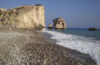 Rocky beach rock formation people - a rocky beach free wallpaper