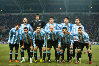 Group men soccer field crowd - ilm free wallpaper