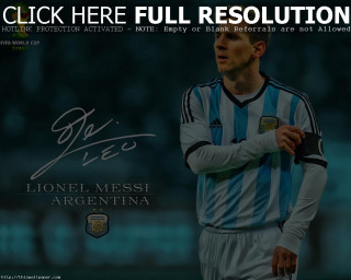 Soccer player holding shoulder looking - plasticien free wallpaper