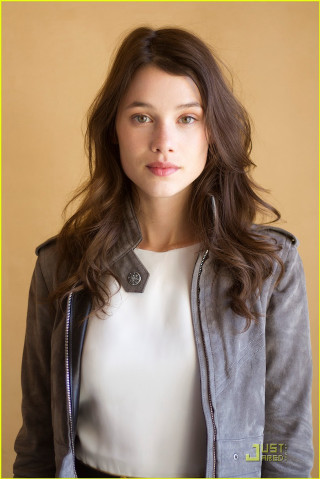 Woman long hair jacket yellow - barbizon school free wallpaper