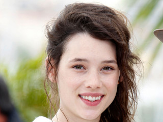 Woman hat smiling camera man - camille bouvagne free wallpaper
