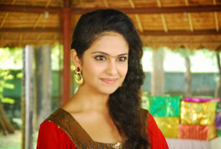Woman red dress gold earrings 2 - gold earring free wallpaper
