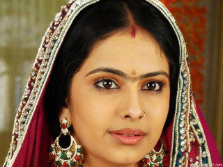 Woman red green outfit veil - outfit free wallpaper