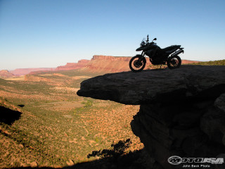 Motorcycle cliff valley mountains blue - a cliff free wallpaper