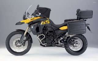 Black yellow motorcycle back seat - a black bag free wallpaper