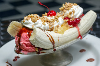 Banana split ice cream fruit 2 - ed benedict free wallpaper