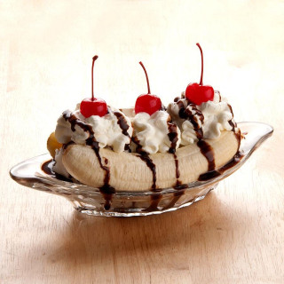 Banana split whipped cream cherries - free holidays wallpaper