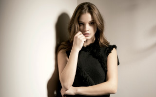Woman standing room arms crossed - a portrait free wallpaper