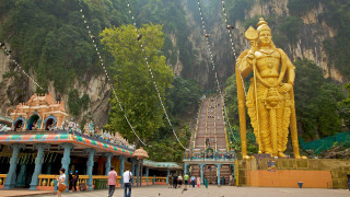 Golden statue open area people - golden free wallpaper