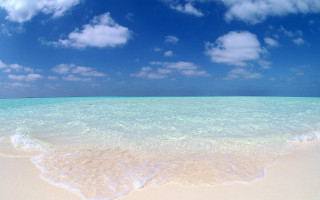 Beach wave sky clouds sand - a white sand beach free wallpaper