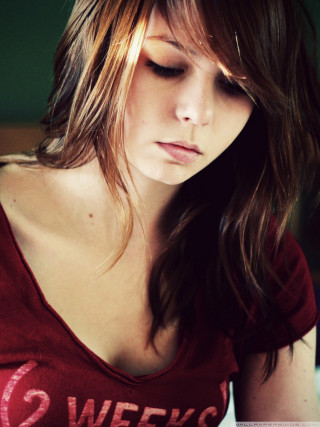 Woman longhair looking down red - brown free wallpaper