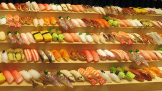 Sushi display wooden shelf restaurant - lostfish free wallpaper
