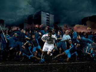 Group people running soccer field - heroic free wallpaper