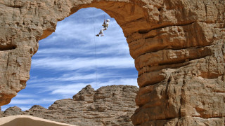 Man rapping rock formation rope - free airplane wallpaper