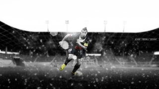 Soccer player running snow ball - the snow free wallpaper