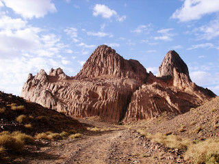 Dirt road mountain blue sky - a dirt road free wallpaper
