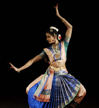 Woman colorful dress dancing stage - the air free wallpaper