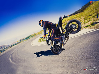 Man motorcycle trick road hill - a hill in the background free wallpaper