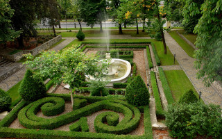 Garden fountain trees bushes center - alen divi free wallpaper