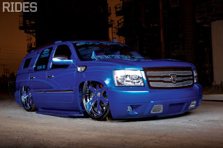 Blue truck night parking lot - a blue truck free wallpaper