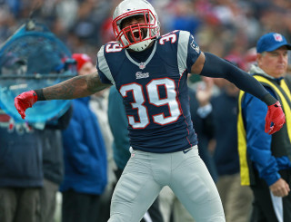 Football player arms outstretched hands 2 - the sideline free wallpaper