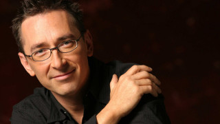Man glasses smiling portrait precisionism - glass free wallpaper