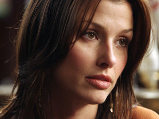 Woman brown sweater necklace serious - serious free wallpaper for desktop