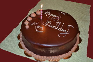 Chocolate birthday cake candle message - a candle free wallpaper