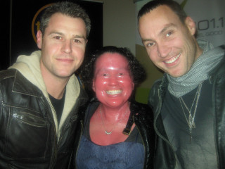 Men woman fake face pose - olive skin free wallpaper