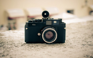 Camera lens table desert shadow - a camera free wallpaper