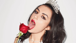 Woman rose mouth tiara head - crown free wallpaper