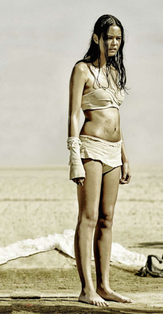Woman bathing suit beach frisbee - free bikini wallpaper