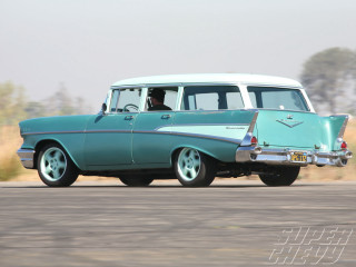 Blue white station wagon driving - inframe free wallpaper