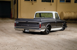 Black white truck parked building - clean free wallpaper