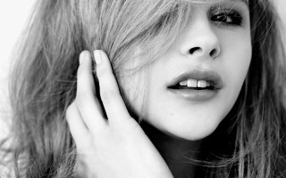 Woman long hair ring finger 2 - her finger free wallpaper