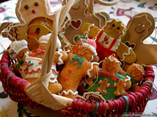 Gingerbread cookies holiday treats tablecloth - food photography free wallpaper