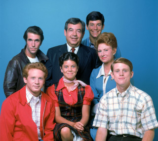 Group photo blue room background - free other wallpaper