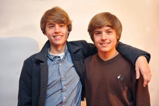 Young men smiling camera photo - carle hessay free wallpaper