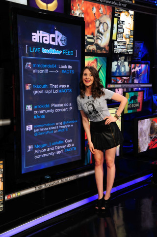 Woman tv screen attack live - arabella rankin free wallpaper
