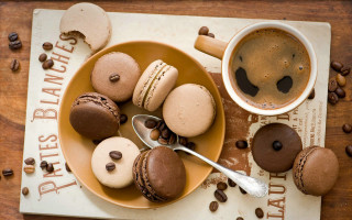Macaroons coffee table napkin spoon - clara peeters free wallpaper