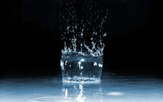 Glass water droplets black background 3 - water droplet free wallpaper