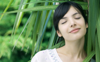 Woman laying tree eyes closed - aya goda free wallpaper