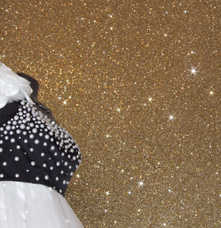 Feather dress gold glitter stars - a pointillism painting free wallpaper