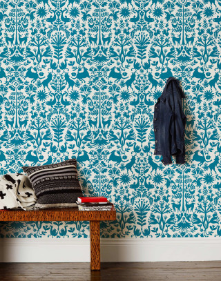 Bench coat wall blue white - a flemish baroque free wallpaper