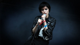 Woman microphone black jacket black 2 - a black jacket free wallpaper