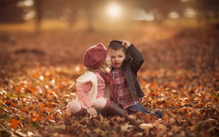 Boy girl field leaves sunshine - a boy and a girl free wallpaper